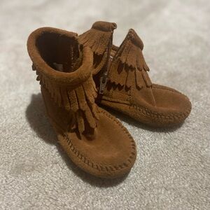 Minnetonka moccasins toddler size 7